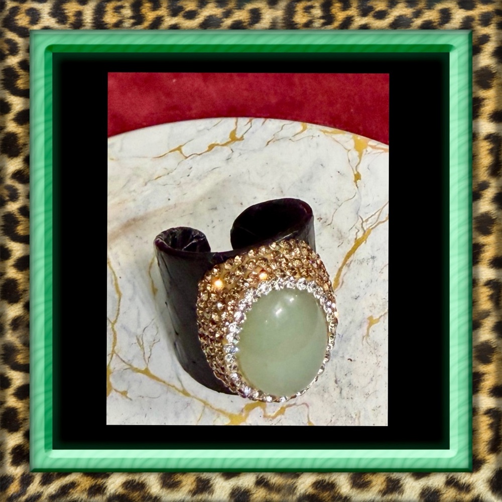 👑✅PRICE FIRM✅Black & Gold Statement Ring with Green Center Stone & Crystals